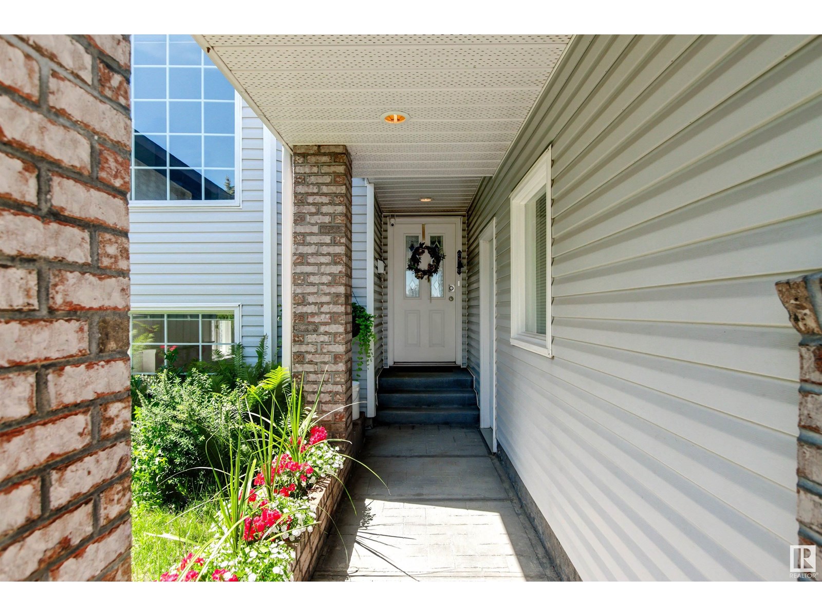 1926 36 St Nw, Edmonton, Alberta  T6L 3G5 - Photo 5 - E4447144