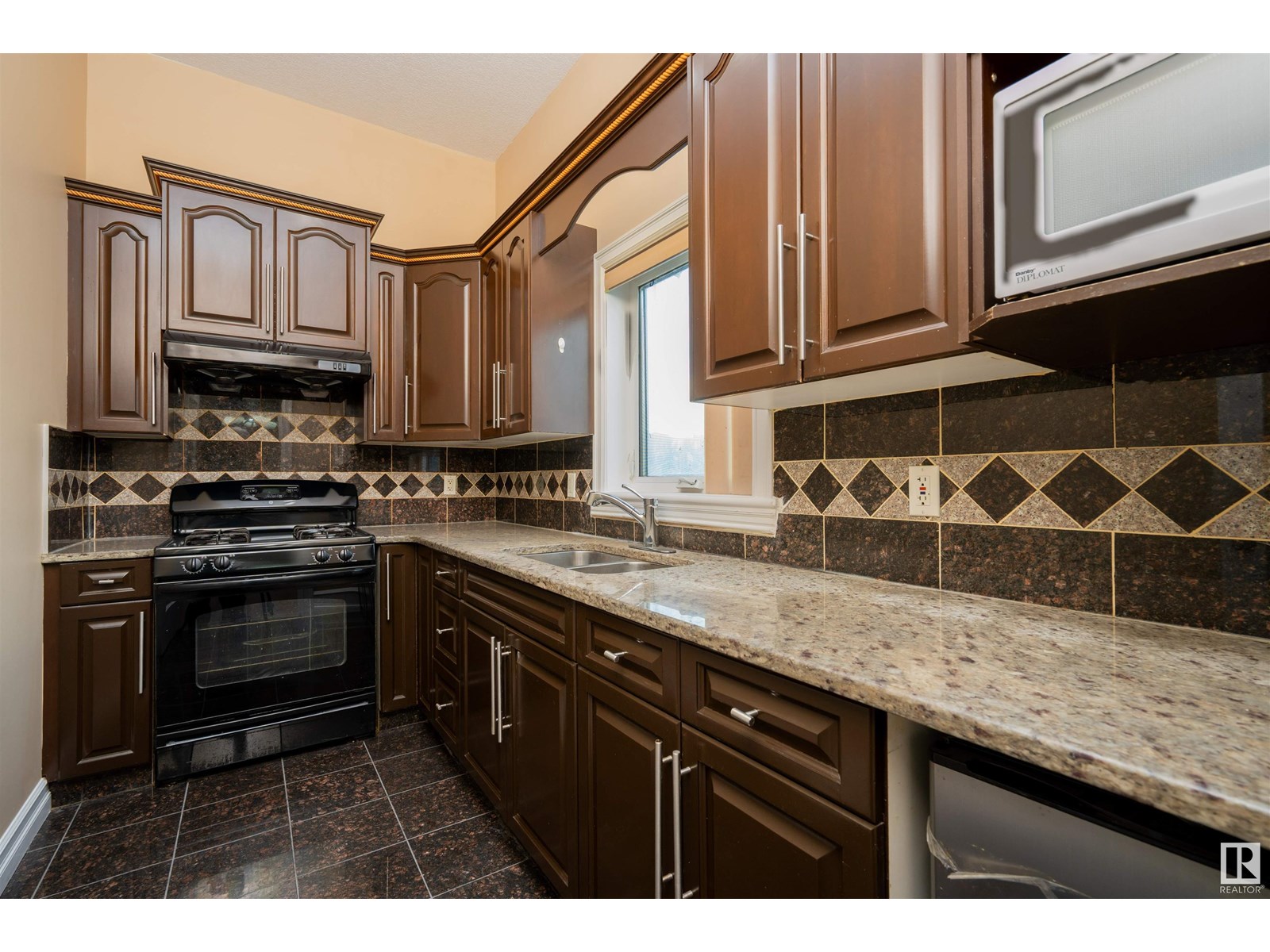 Property at 1527 67 ST SW image 2