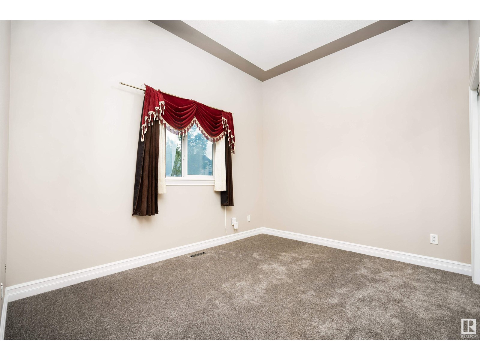 Property at 1527 67 ST SW image 4