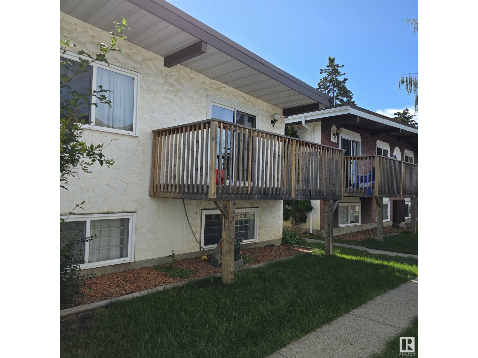 Property at 8924B 144 AV NW image 3