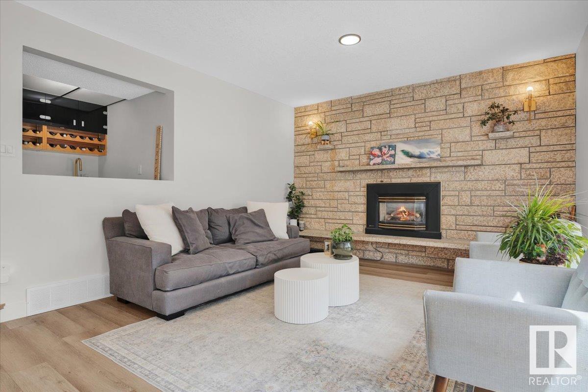 Property at 14717 48 AV NW image 3