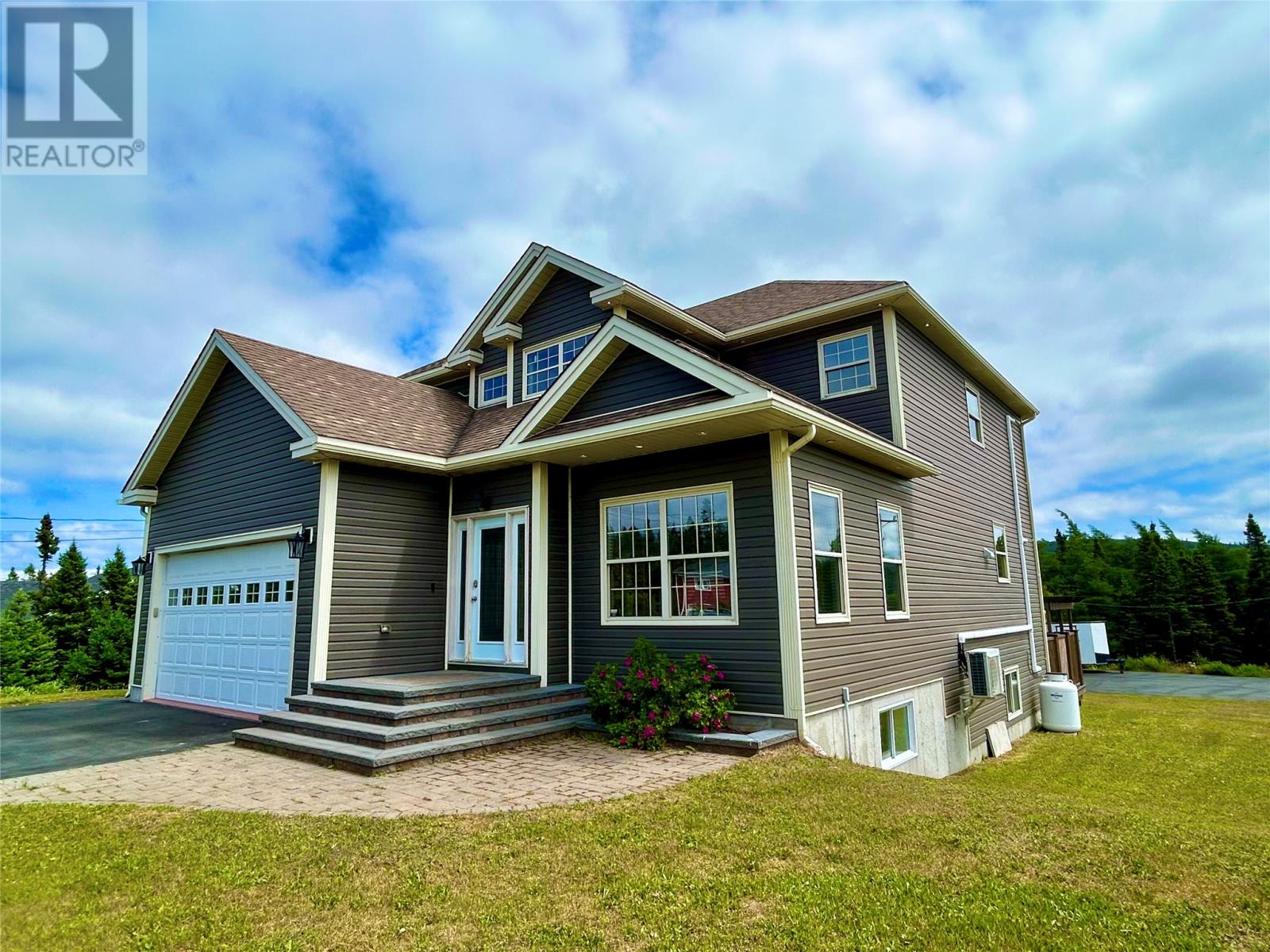 Property at 2 Streamside Lane image 2