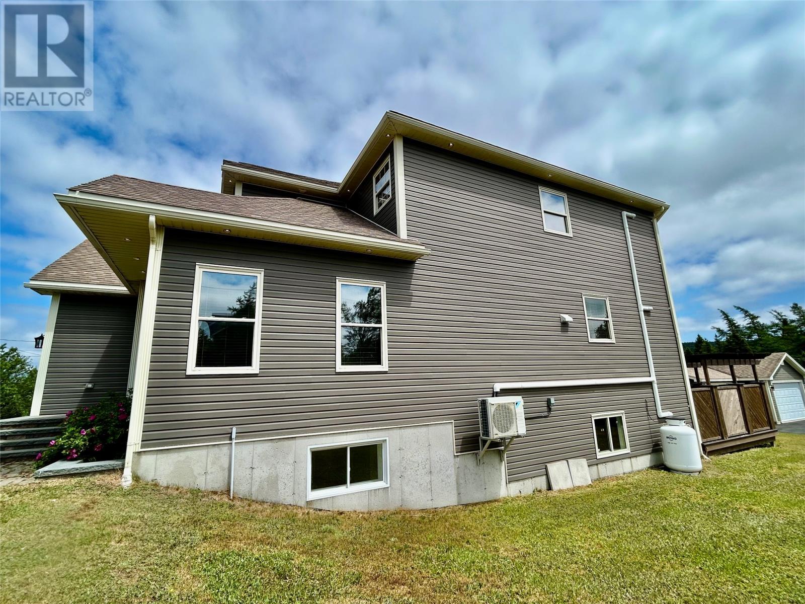 Property at 2 Streamside Lane image 5