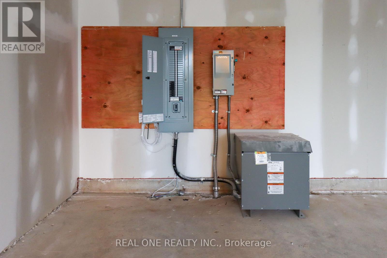 R02 - 3433 Sheppard Avenue E, Toronto, Ontario  M1T 3K5 - Photo 11 - E12278108