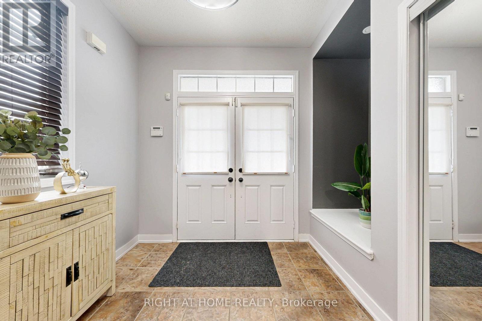 Property at 686 BOLINGBROKE DRIVE image 4
