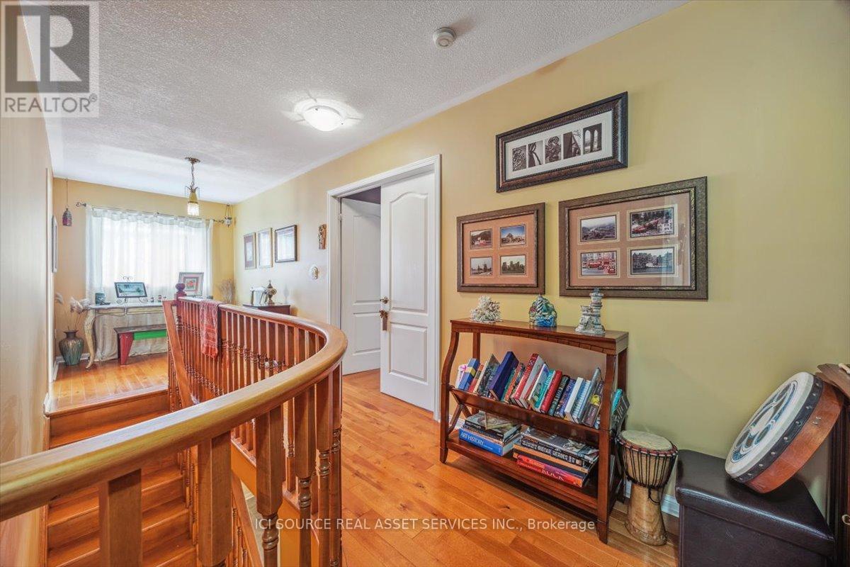 40 Maldives Crescent, Brampton, Ontario  L6P 1L3 - Photo 12 - W12278148