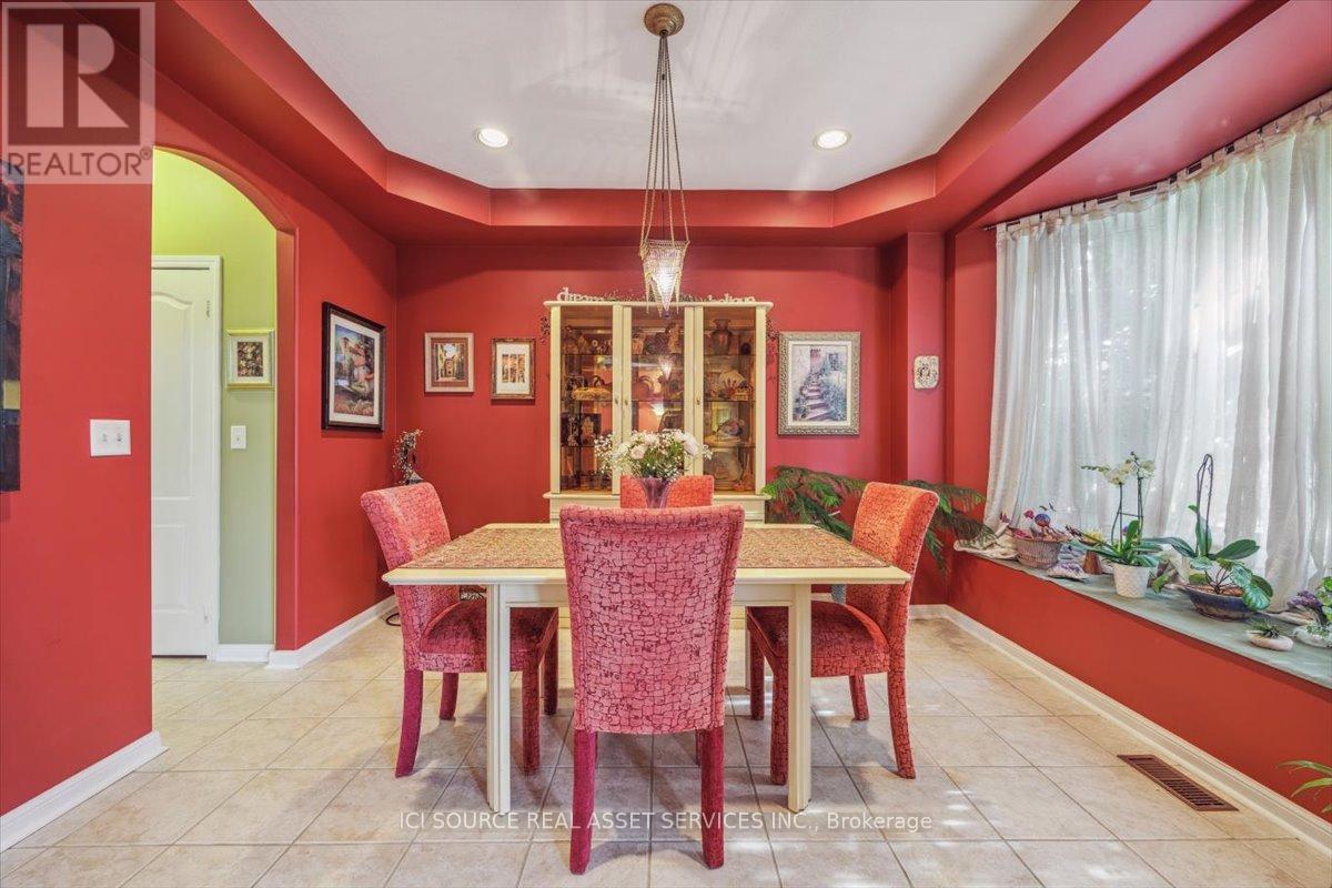 40 Maldives Crescent, Brampton, Ontario  L6P 1L3 - Photo 4 - W12278148