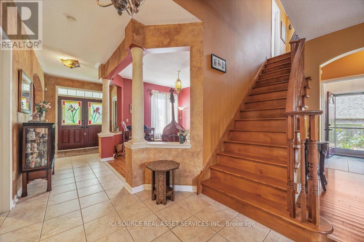 40 Maldives Crescent, Brampton, Ontario  L6P 1L3 - Photo 5 - W12278148