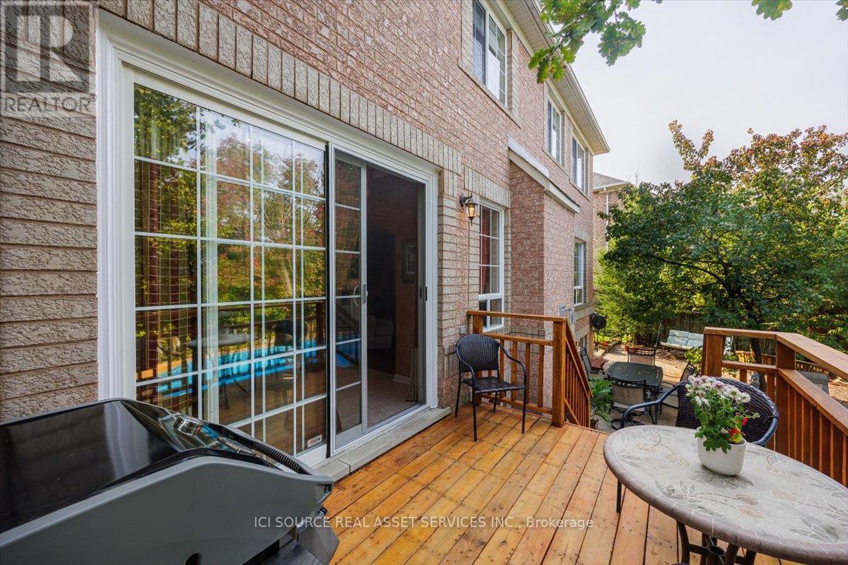 40 Maldives Crescent, Brampton, Ontario  L6P 1L3 - Photo 9 - W12278148