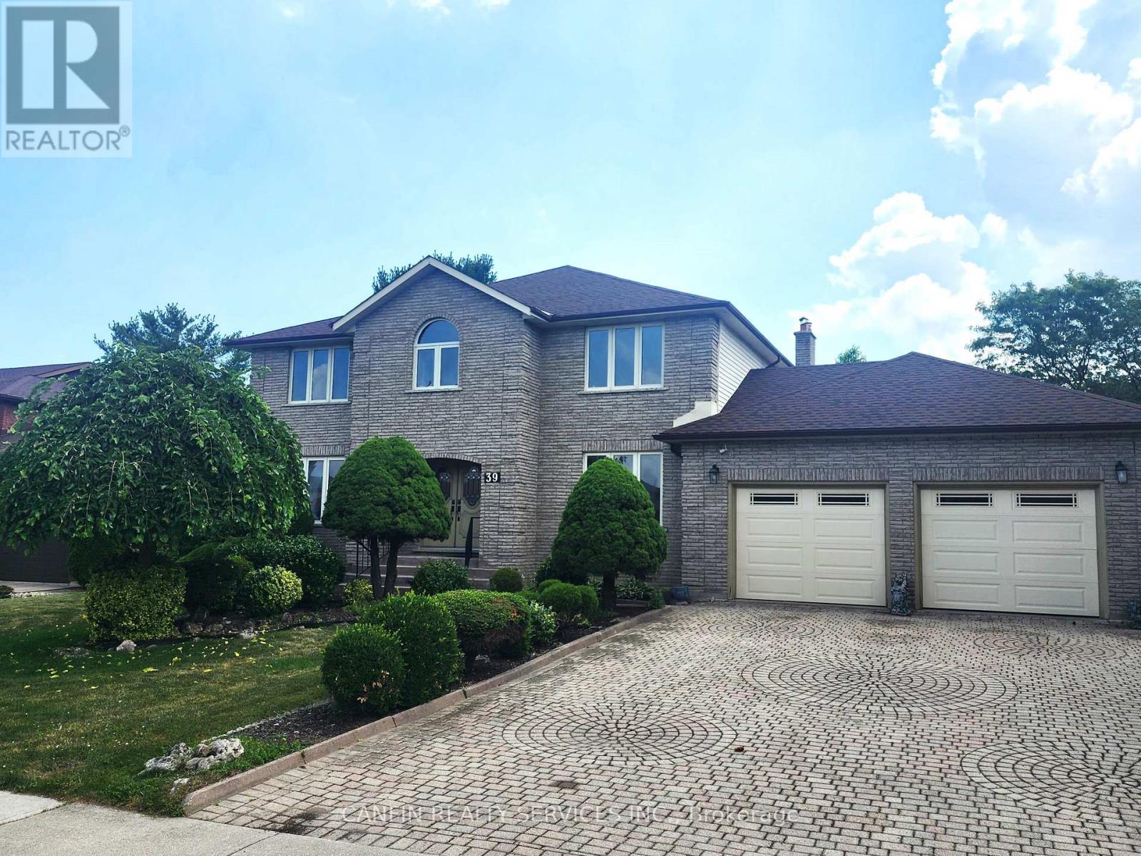 39 CORINTHIAN DRIVE, Hamilton, Ontario