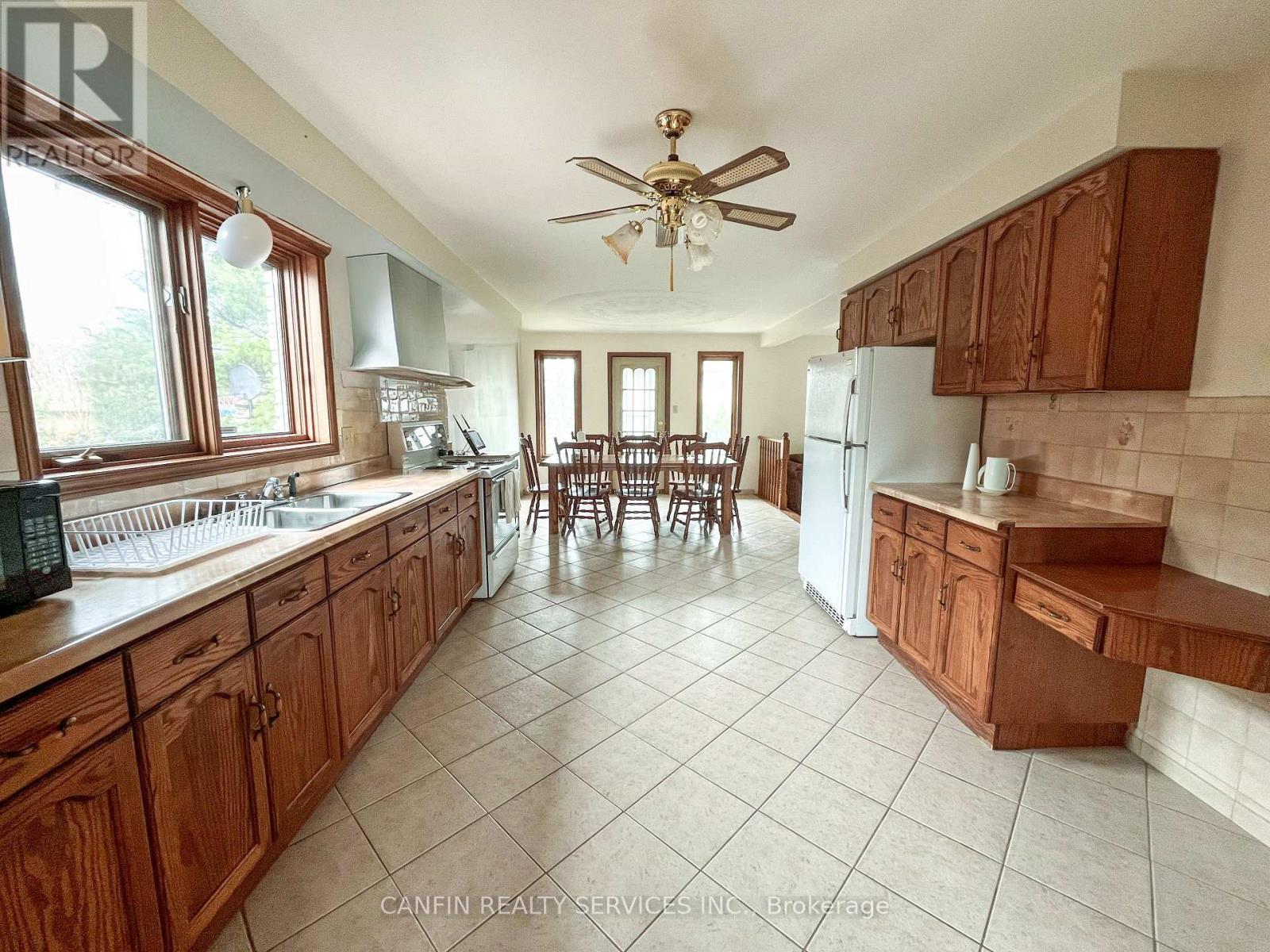 39 Corinthian Drive, Hamilton, Ontario  L8W 1X3 - Photo 13 - X12278127
