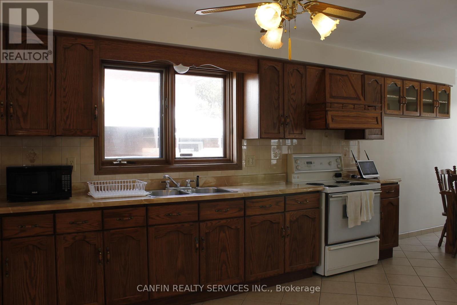 39 Corinthian Drive, Hamilton, Ontario  L8W 1X3 - Photo 14 - X12278127