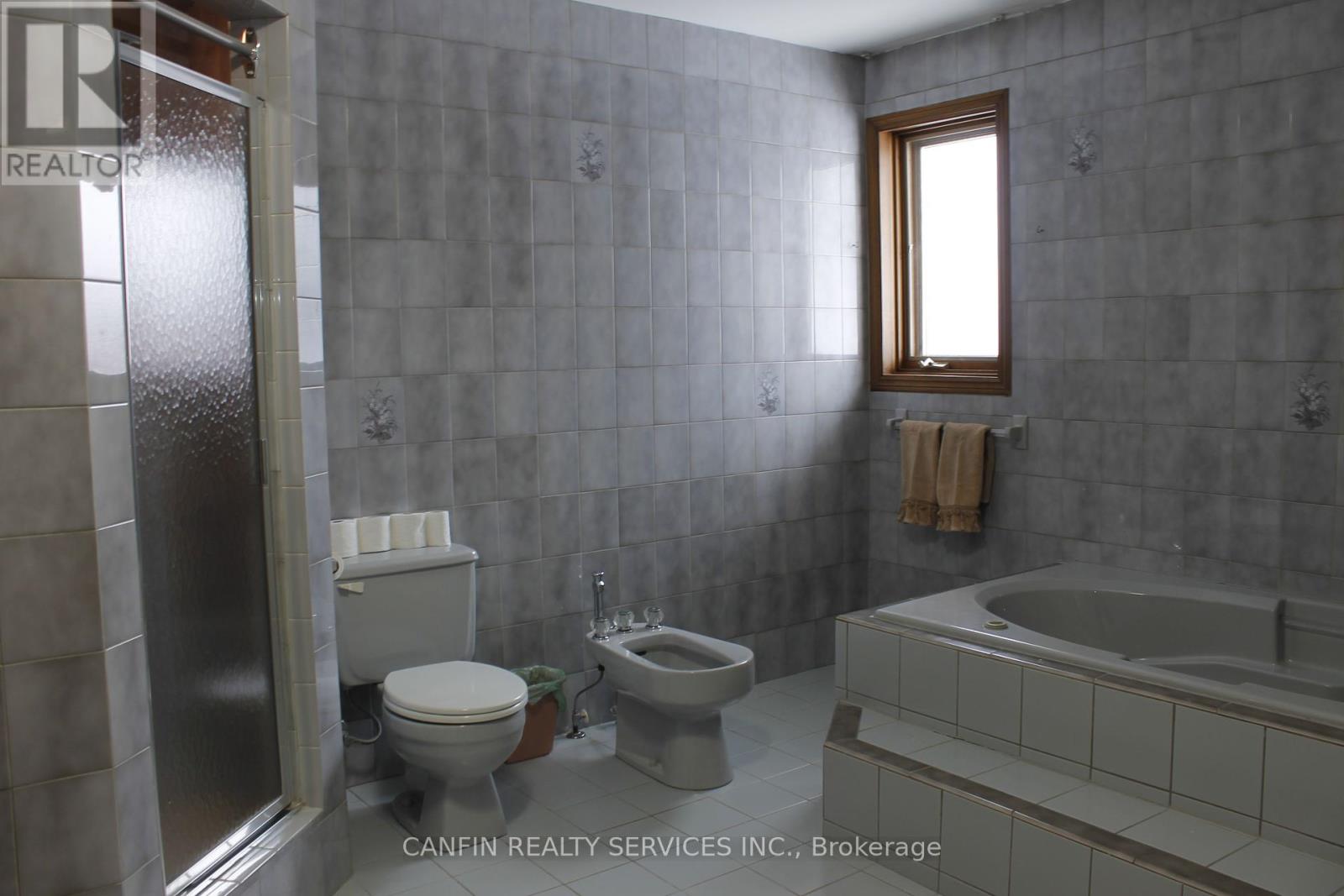 39 Corinthian Drive, Hamilton, Ontario  L8W 1X3 - Photo 33 - X12278127
