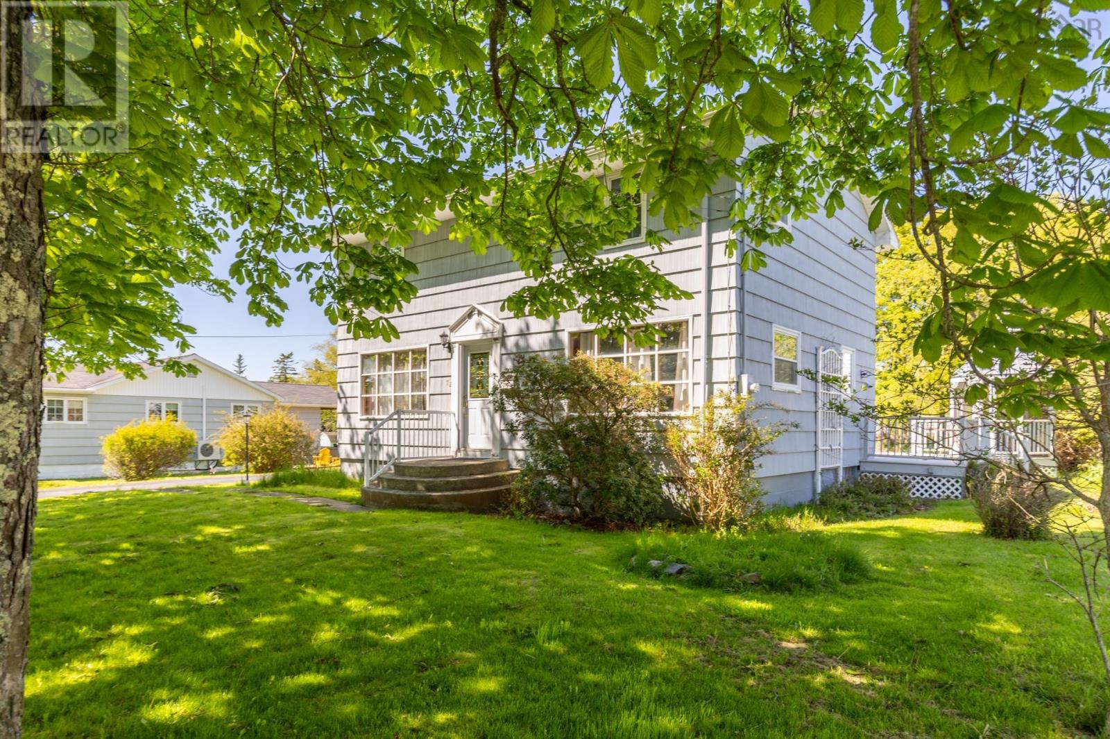 72 Huntington Street, Yarmouth, Nova Scotia  B5A 2S3 - Photo 1 - 202500739