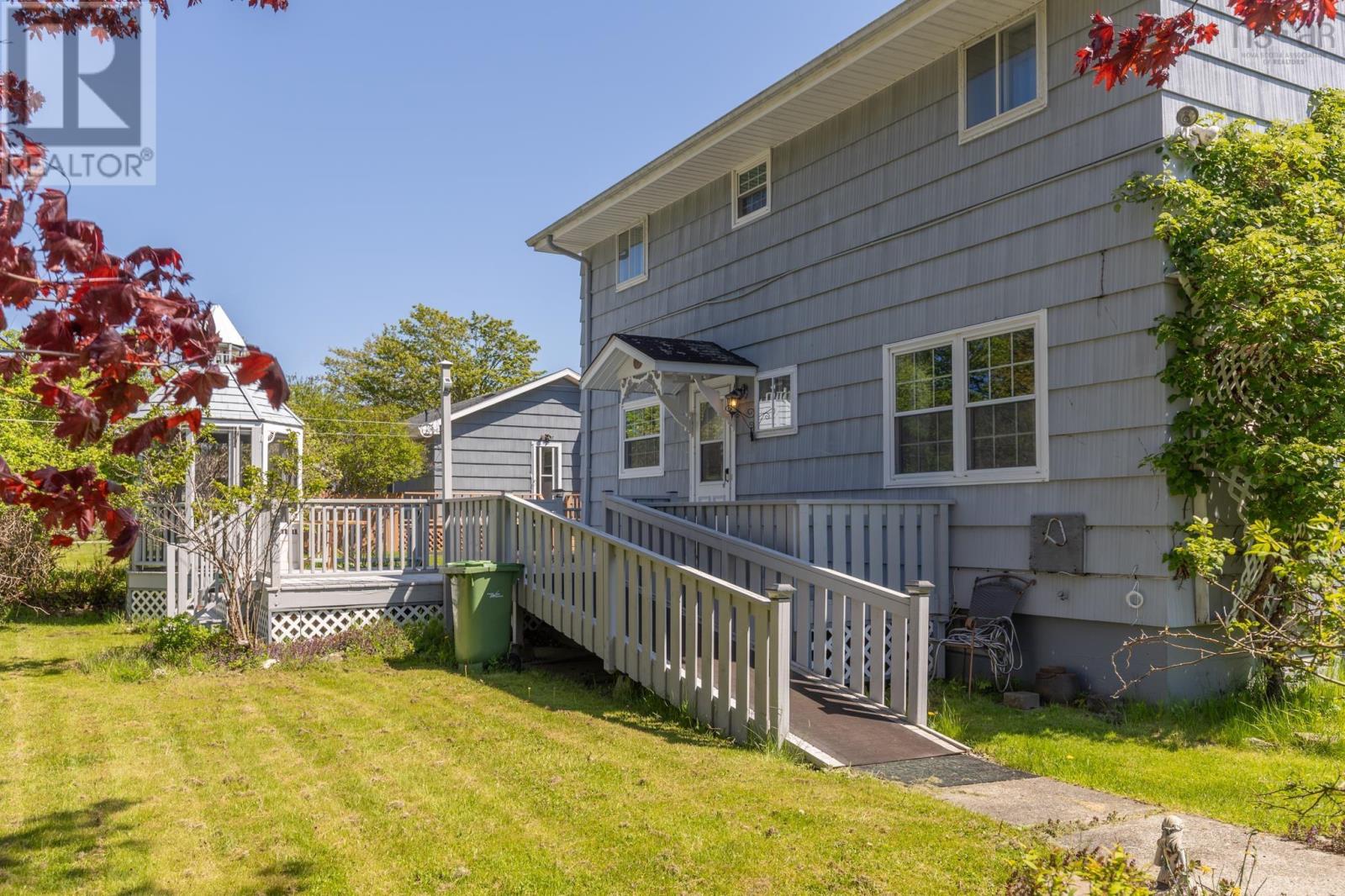 72 Huntington Street, Yarmouth, Nova Scotia  B5A 2S3 - Photo 5 - 202500739