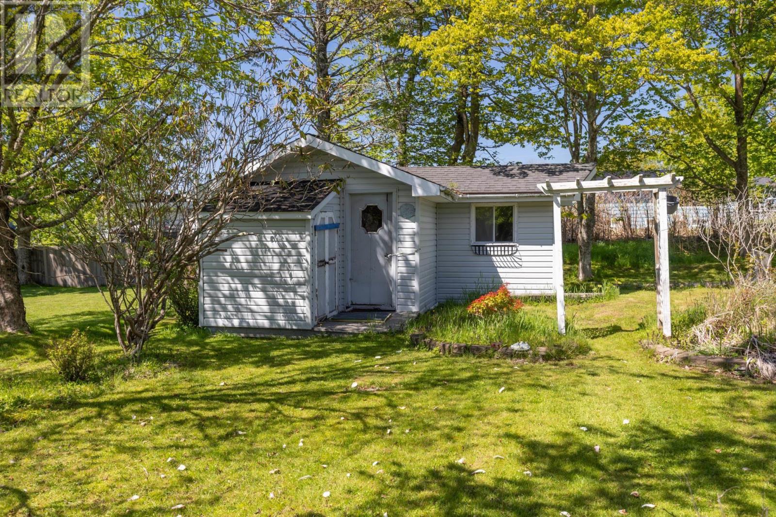 72 Huntington Street, Yarmouth, Nova Scotia  B5A 2S3 - Photo 9 - 202500739