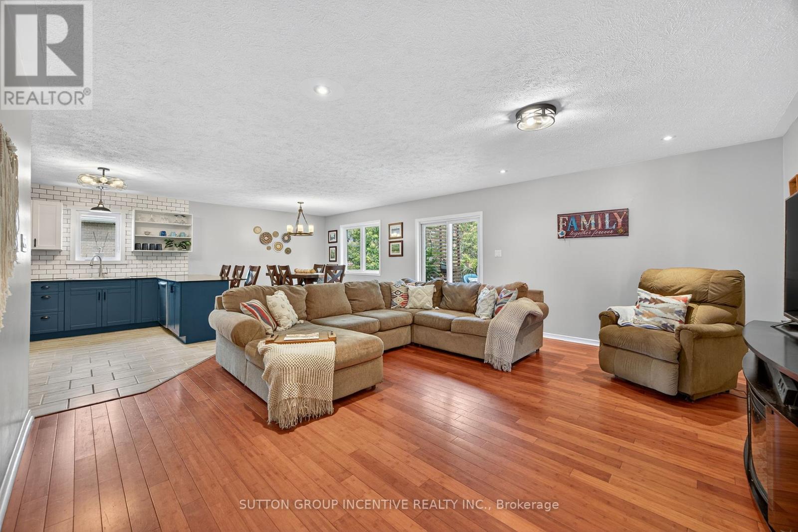 Property at 1084 HARBOURVIEW DRIVE image 3