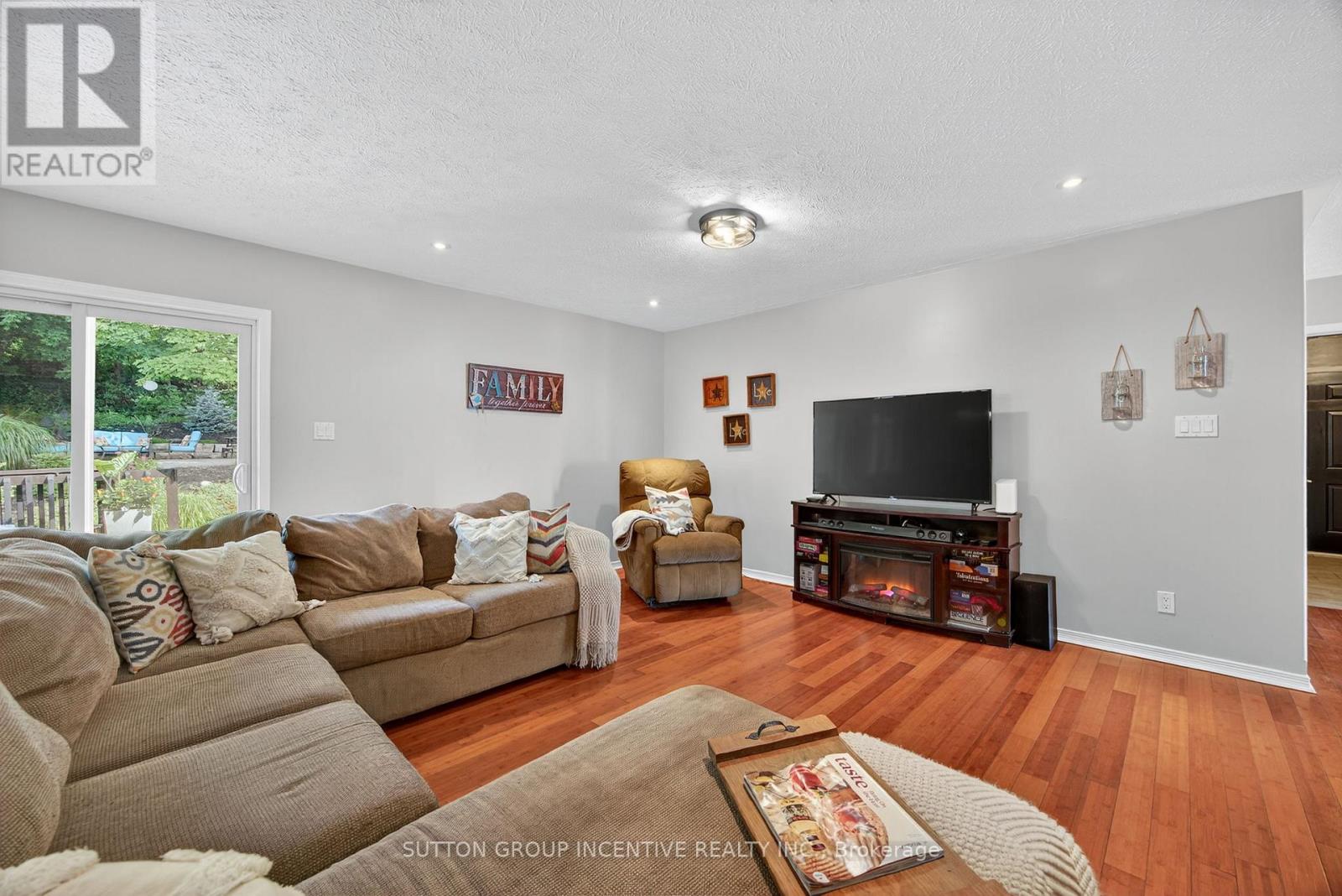 Property at 1084 HARBOURVIEW DRIVE image 4