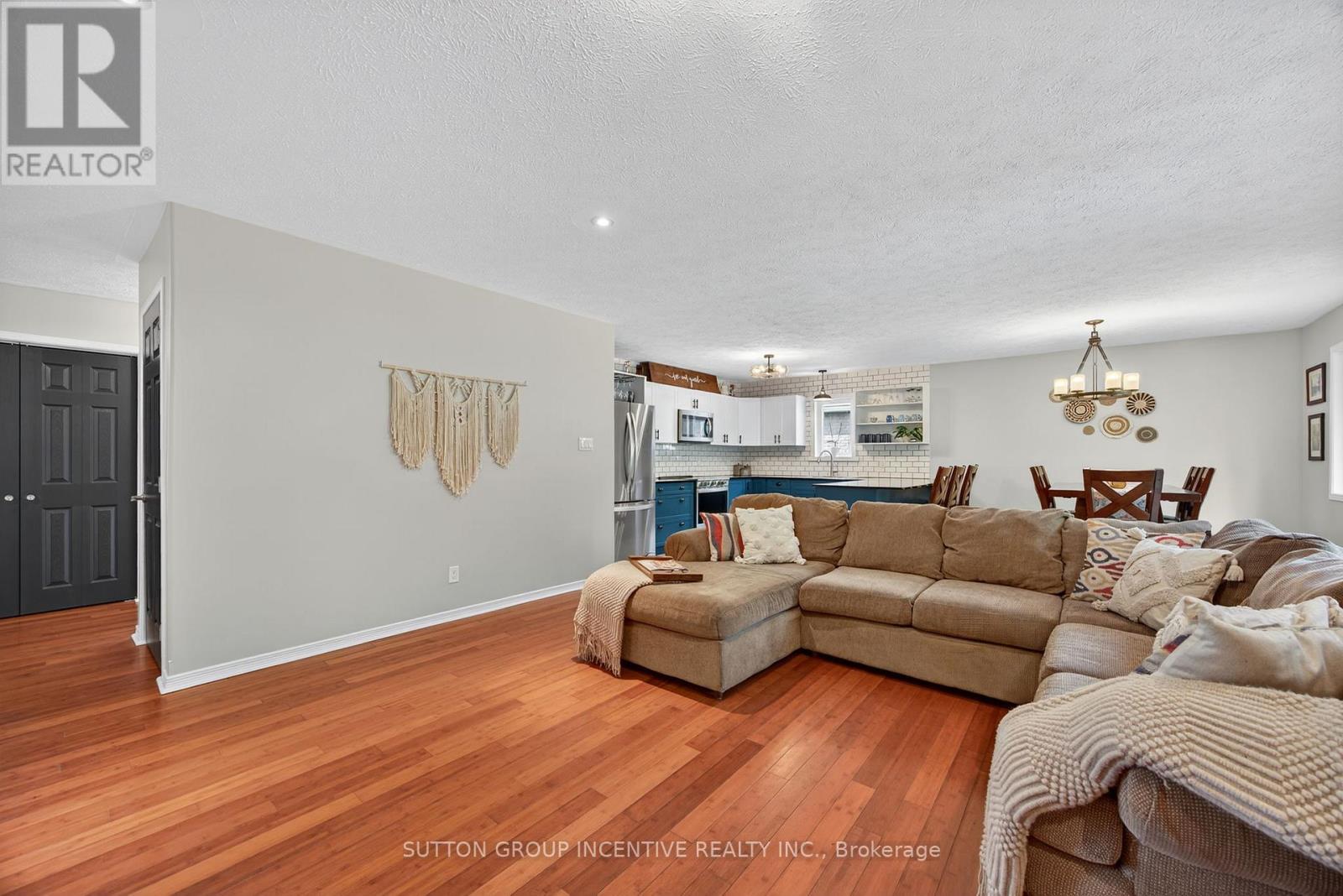 Property at 1084 HARBOURVIEW DRIVE image 5