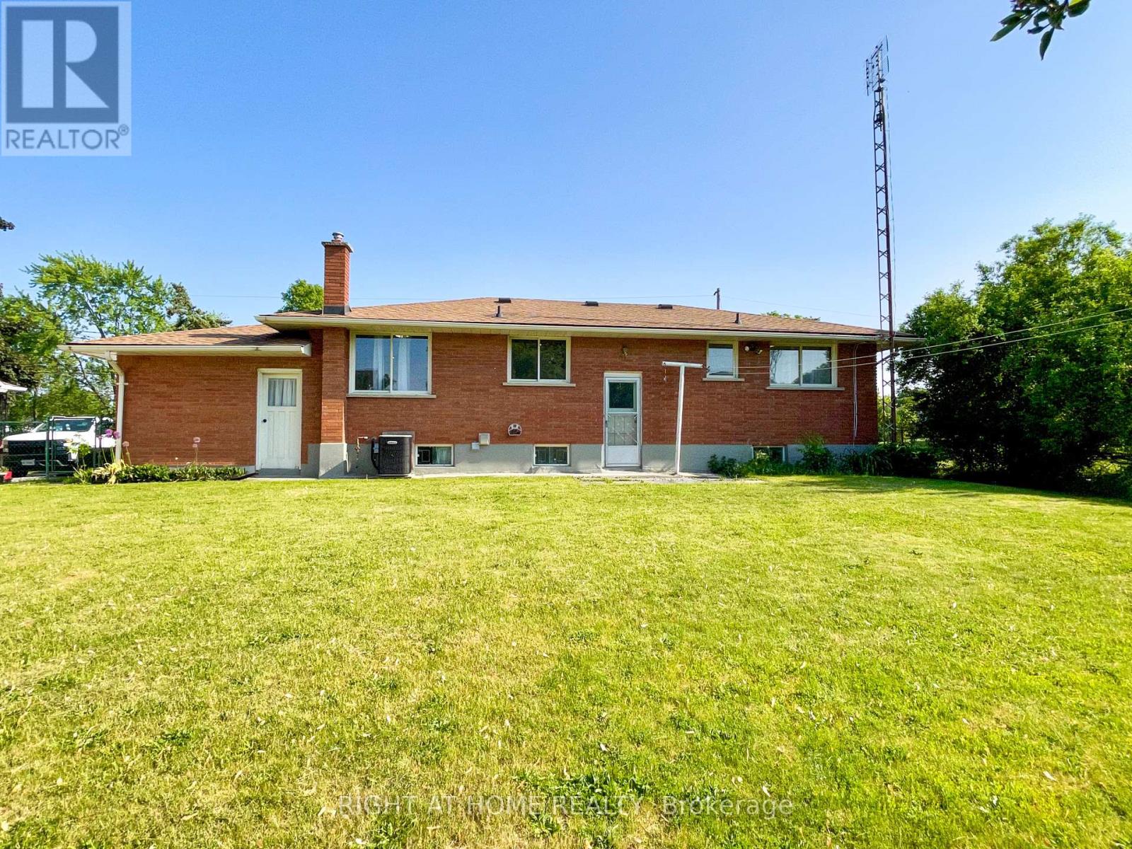4 Valley Road, St. Catharines, Ontario  L2S 1Y6 - Photo 2 - X12278169