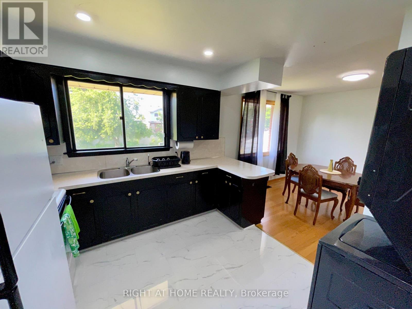4 Valley Road, St. Catharines, Ontario  L2S 1Y6 - Photo 7 - X12278169