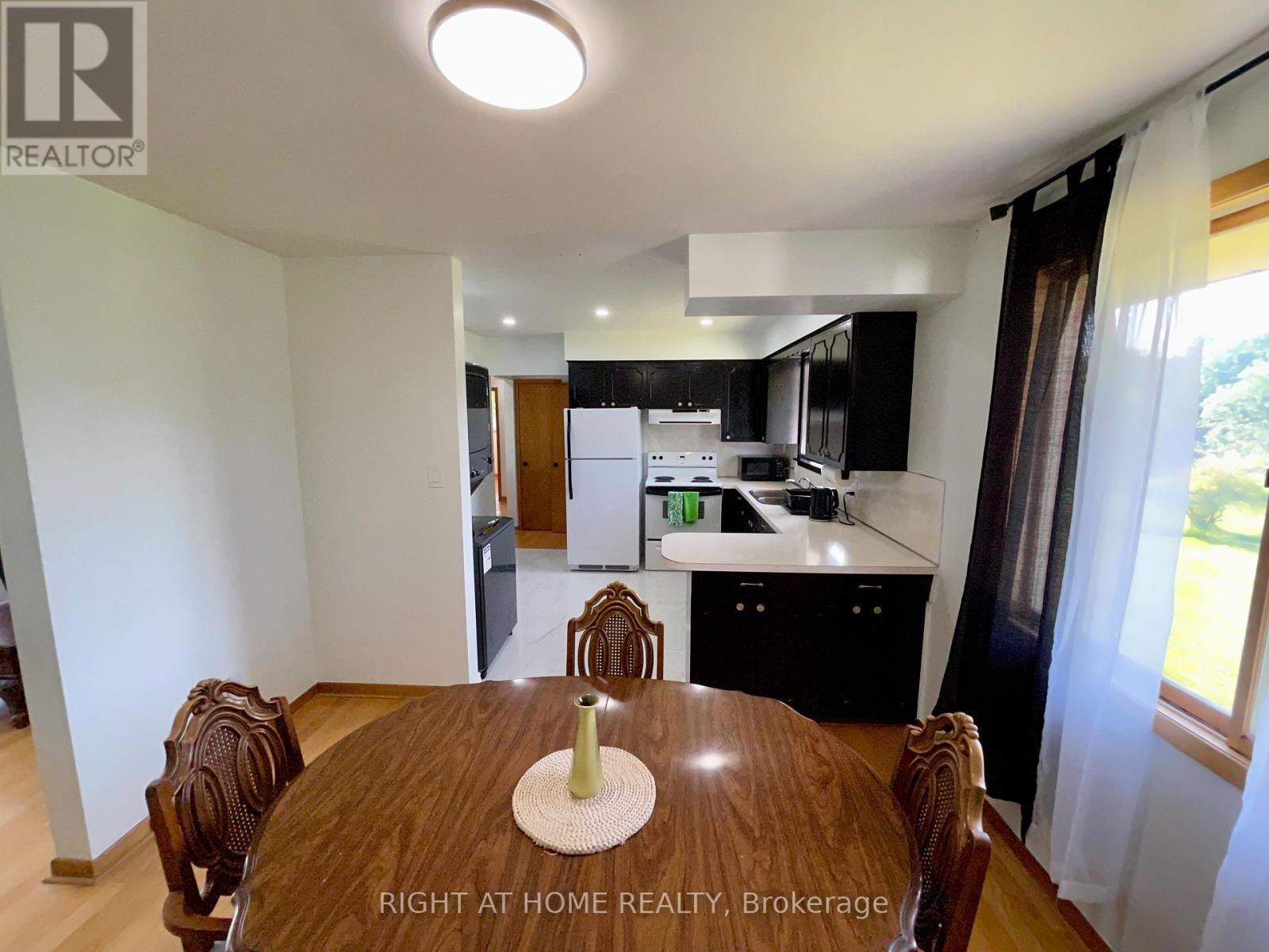4 Valley Road, St. Catharines, Ontario  L2S 1Y6 - Photo 8 - X12278169