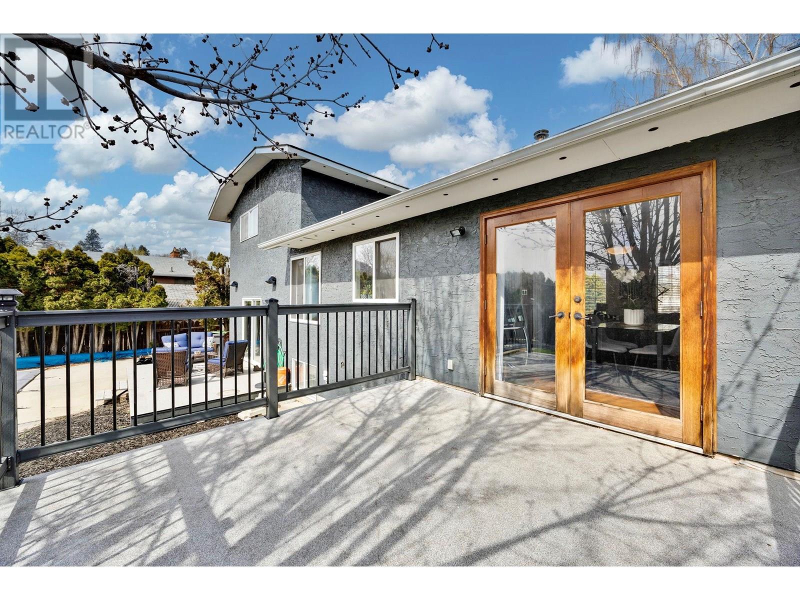 Property at 2545 Crestview Road image 4