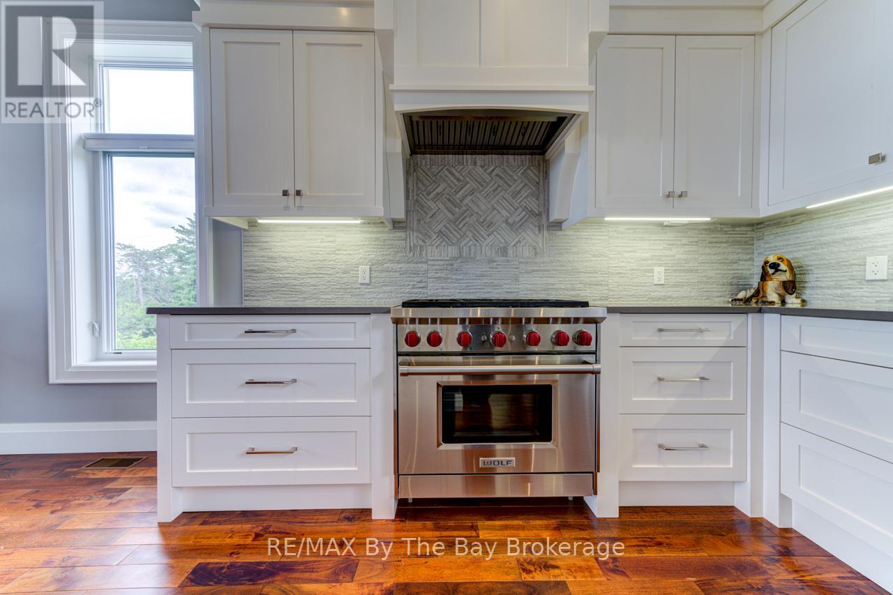 45 Military Road, Penetanguishene, Ontario  L9M 1S4 - Photo 11 - S12274074