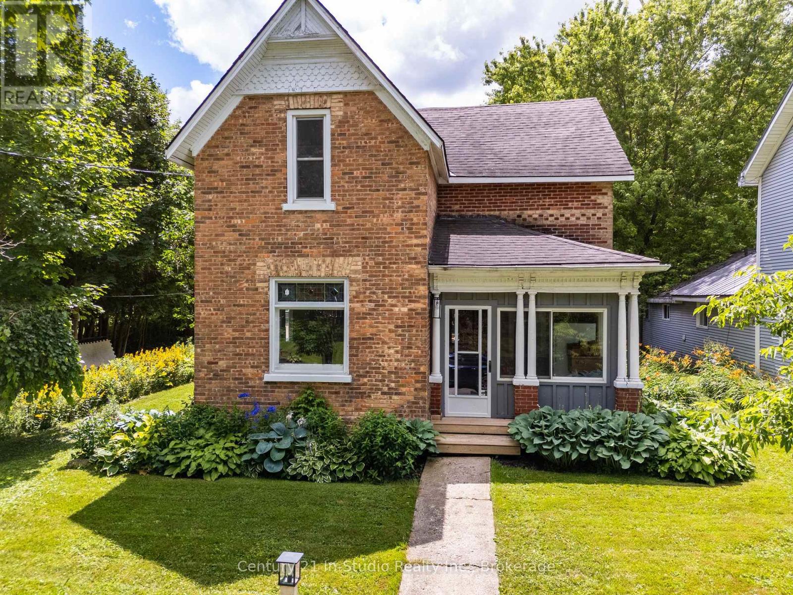 16 Peter Street, Grey Highlands, Ontario  N0C 1E0 - Photo 3 - X12276278