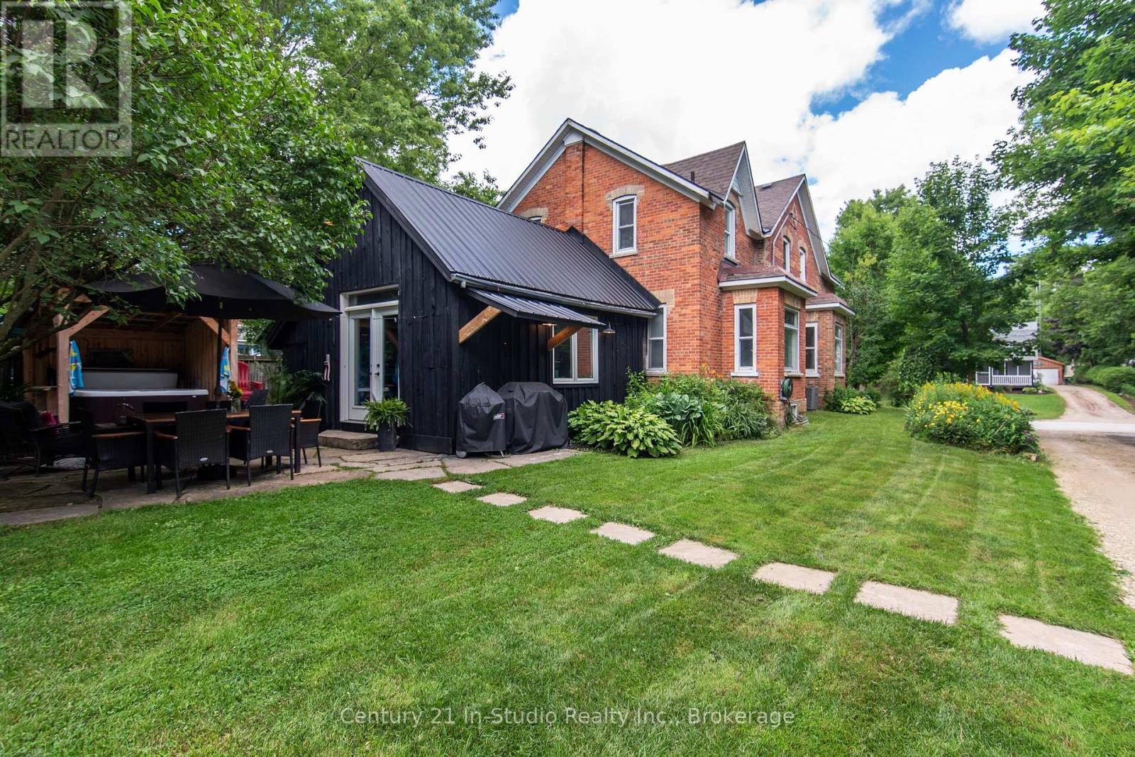 16 Peter Street, Grey Highlands, Ontario  N0C 1E0 - Photo 11 - X12276278