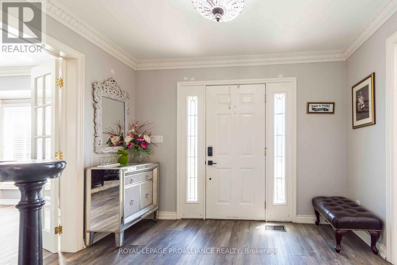 20 Hope Crescent, Belleville (Belleville Ward), Ontario  K8P 4S2 - Photo 7 - X12209173