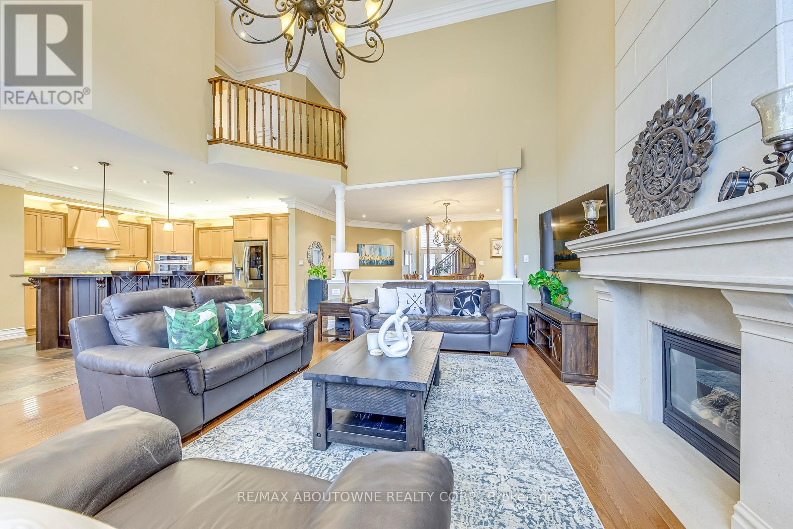 2353 Kwinter Road, Oakville, Ontario  L6M 0H3 - Photo 10 - W12278247