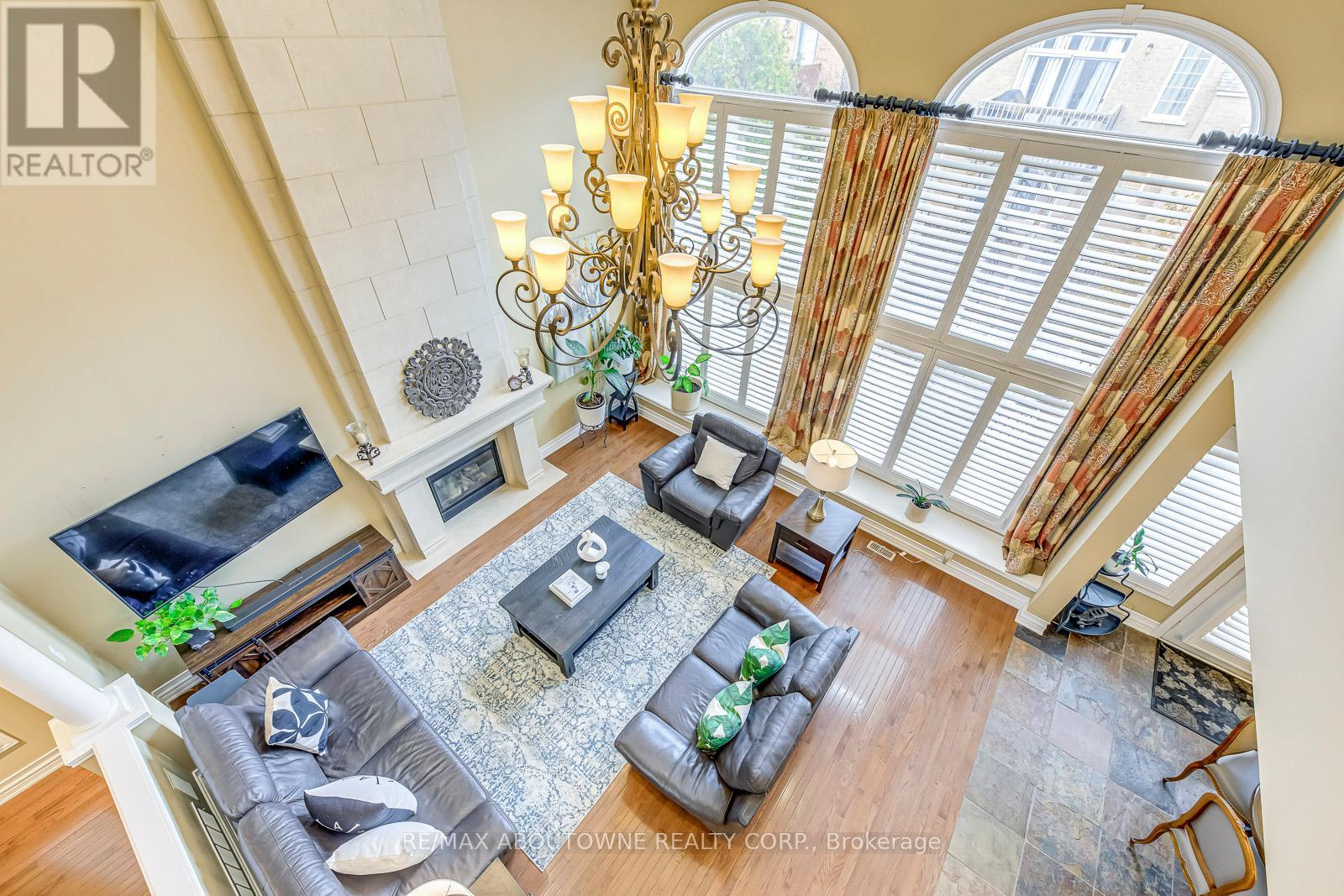 2353 Kwinter Road, Oakville, Ontario  L6M 0H3 - Photo 11 - W12278247