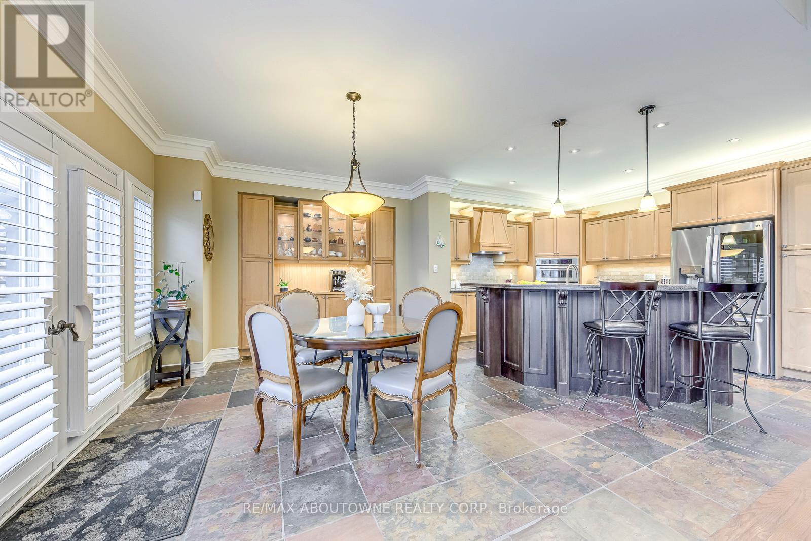 2353 Kwinter Road, Oakville, Ontario  L6M 0H3 - Photo 12 - W12278247
