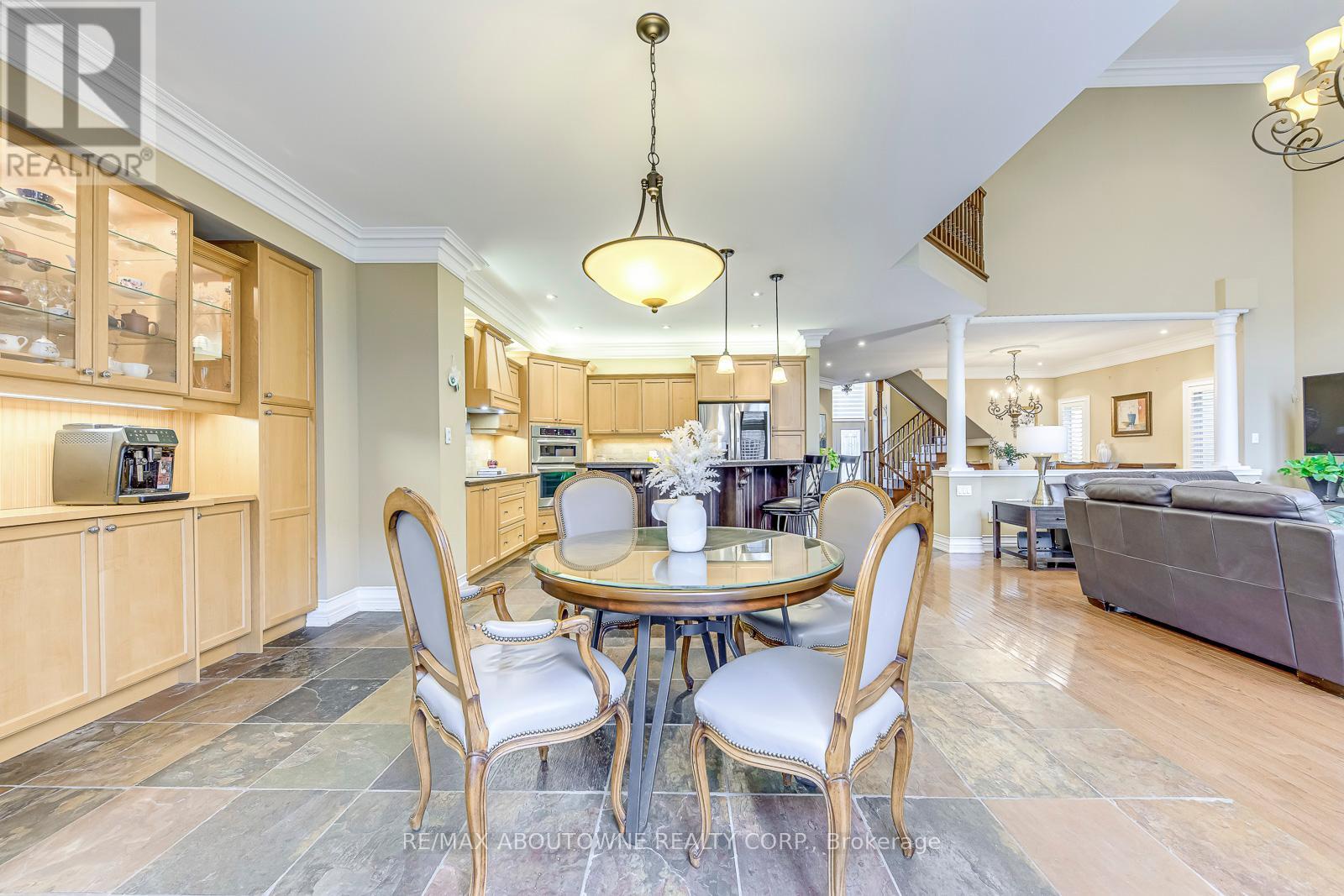 2353 Kwinter Road, Oakville, Ontario  L6M 0H3 - Photo 13 - W12278247