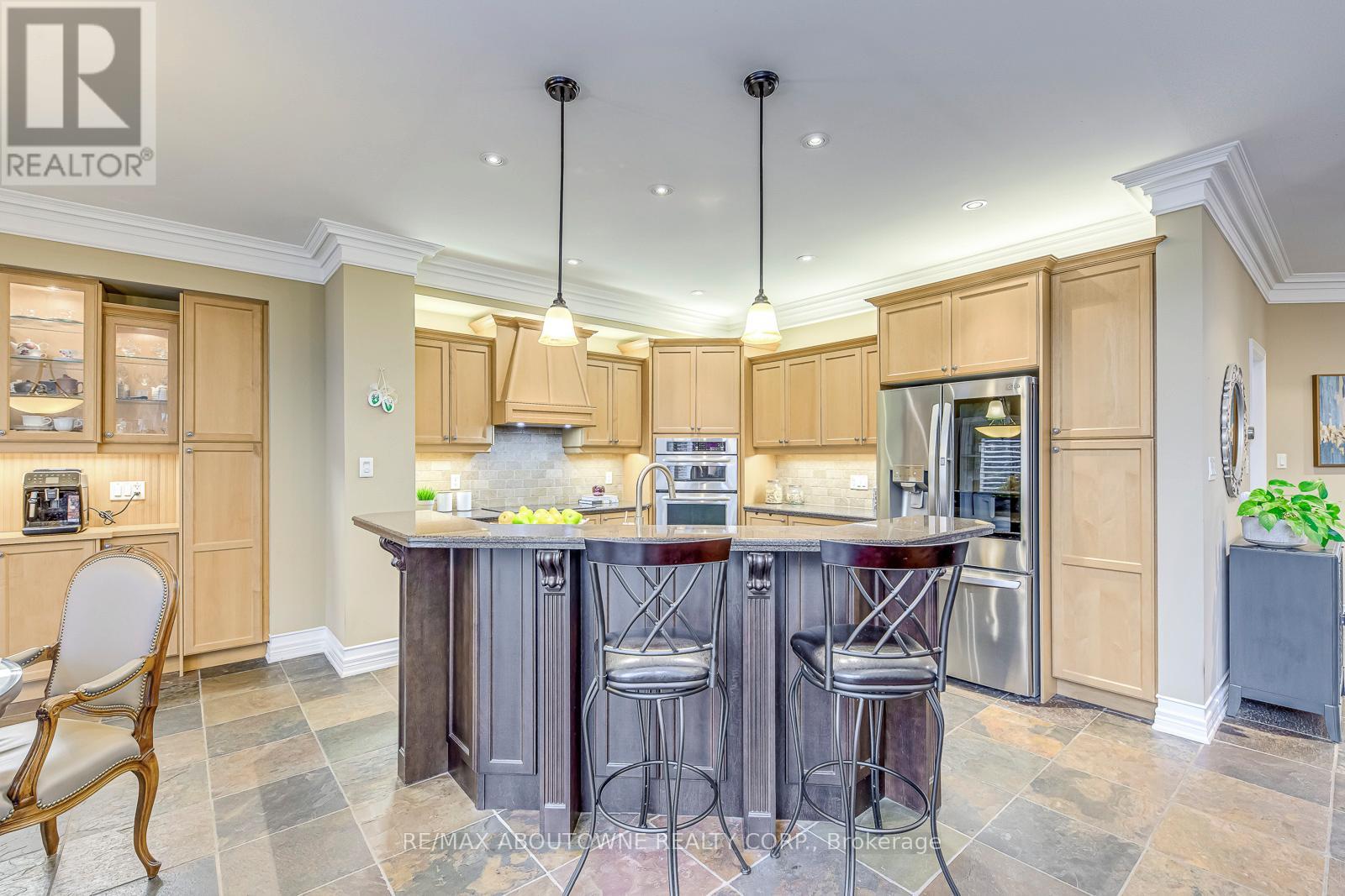 2353 Kwinter Road, Oakville, Ontario  L6M 0H3 - Photo 14 - W12278247