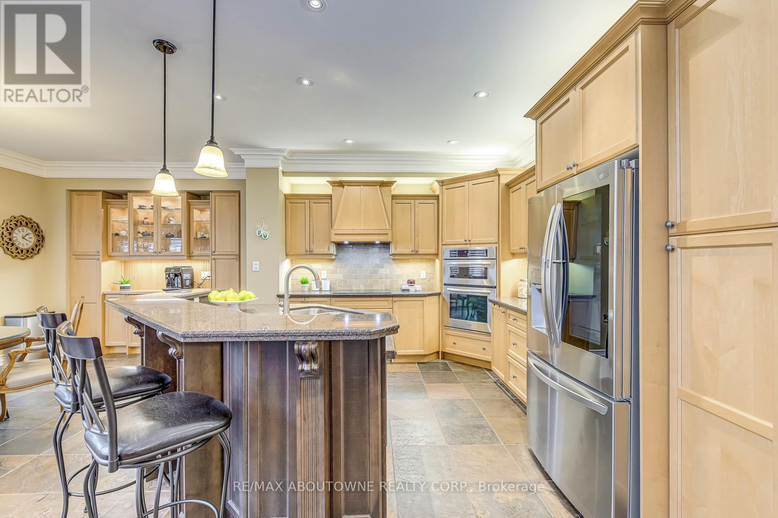 2353 Kwinter Road, Oakville, Ontario  L6M 0H3 - Photo 15 - W12278247