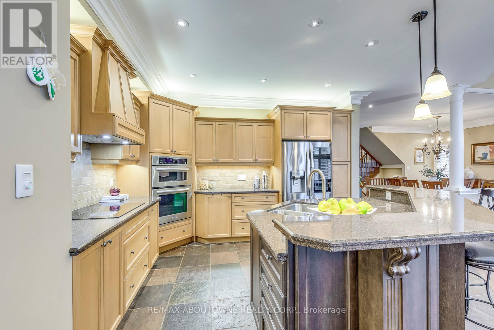 2353 Kwinter Road, Oakville, Ontario  L6M 0H3 - Photo 16 - W12278247