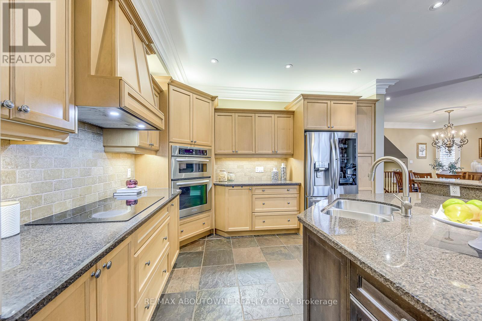 2353 Kwinter Road, Oakville, Ontario  L6M 0H3 - Photo 17 - W12278247