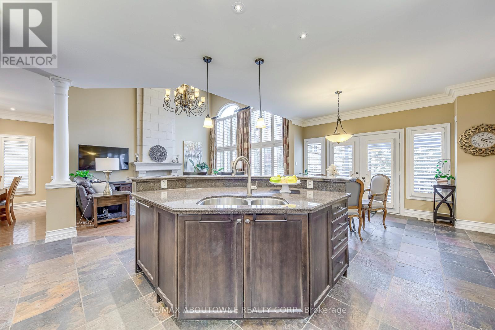 2353 Kwinter Road, Oakville, Ontario  L6M 0H3 - Photo 18 - W12278247