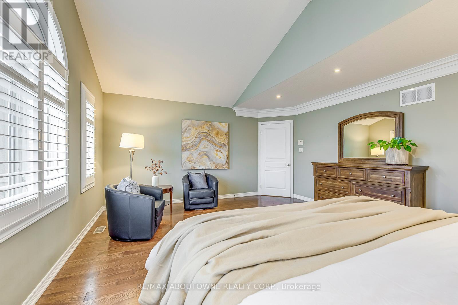 2353 Kwinter Road, Oakville, Ontario  L6M 0H3 - Photo 25 - W12278247
