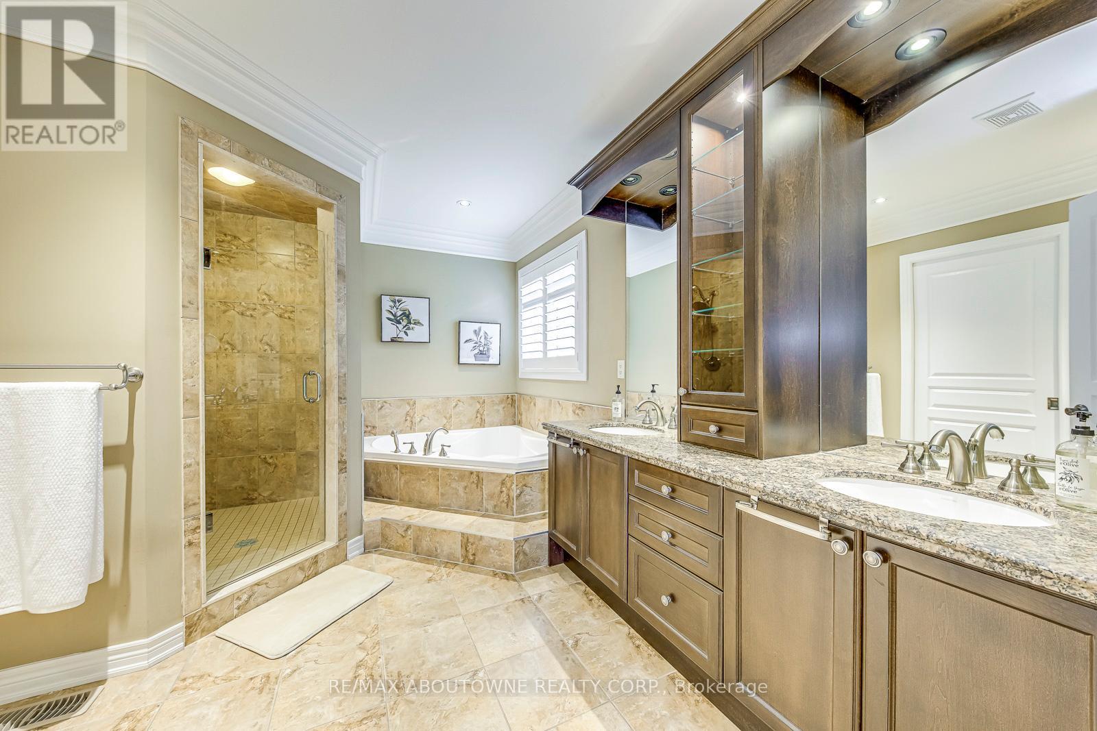 2353 Kwinter Road, Oakville, Ontario  L6M 0H3 - Photo 26 - W12278247