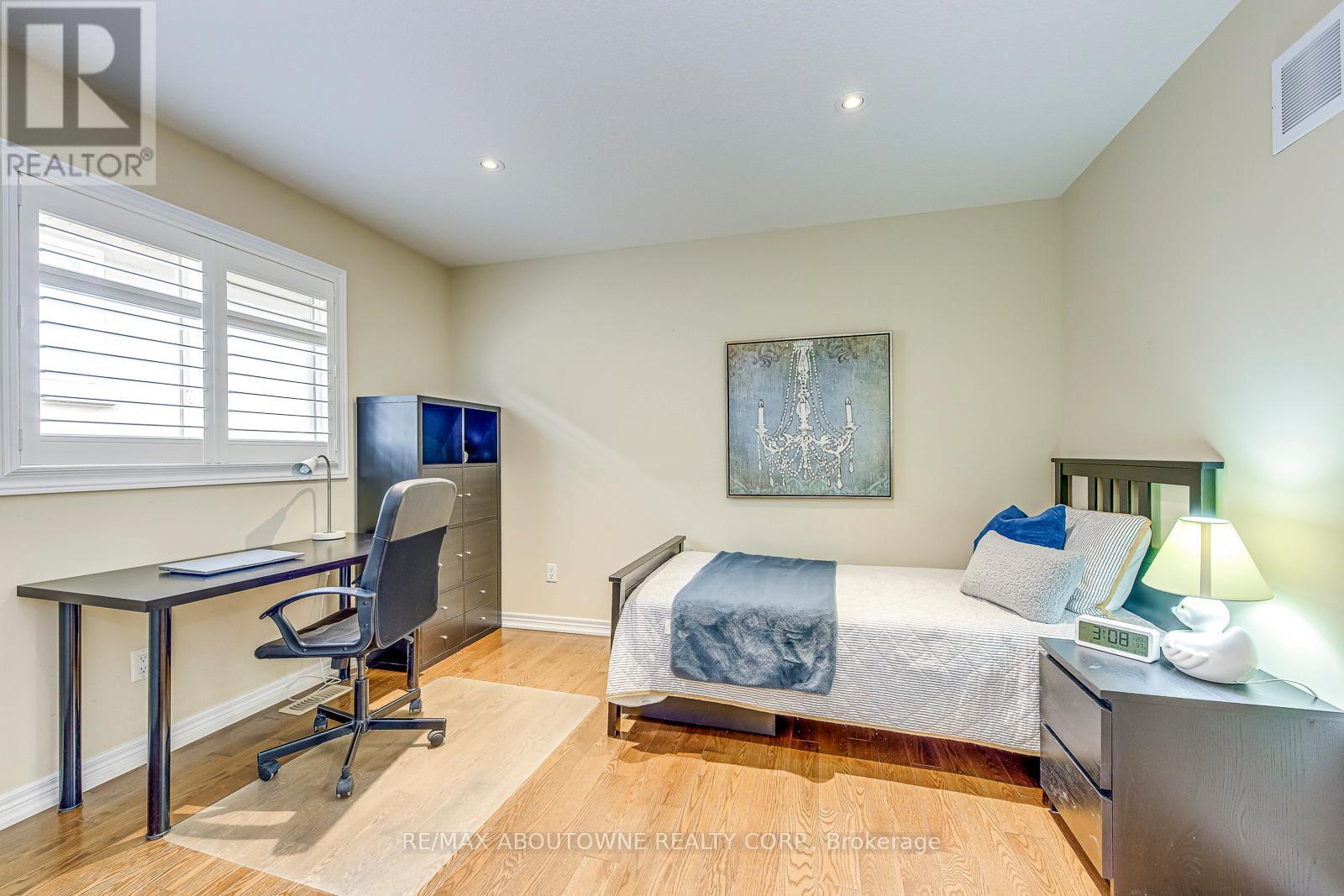 2353 Kwinter Road, Oakville, Ontario  L6M 0H3 - Photo 29 - W12278247