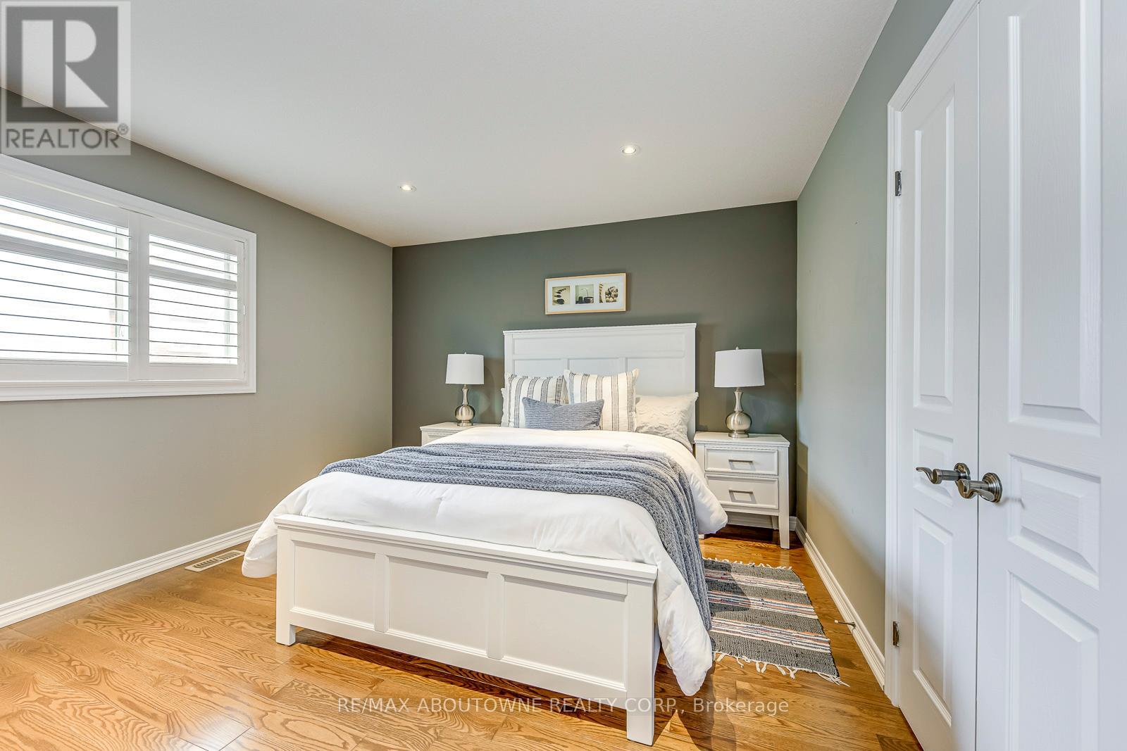 2353 Kwinter Road, Oakville, Ontario  L6M 0H3 - Photo 32 - W12278247