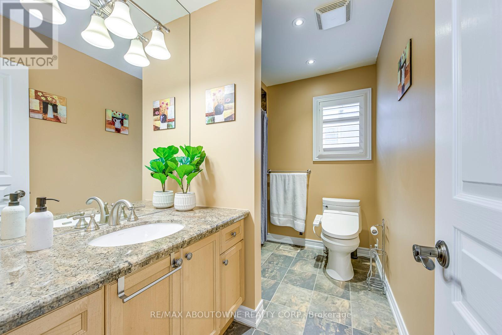 2353 Kwinter Road, Oakville, Ontario  L6M 0H3 - Photo 33 - W12278247
