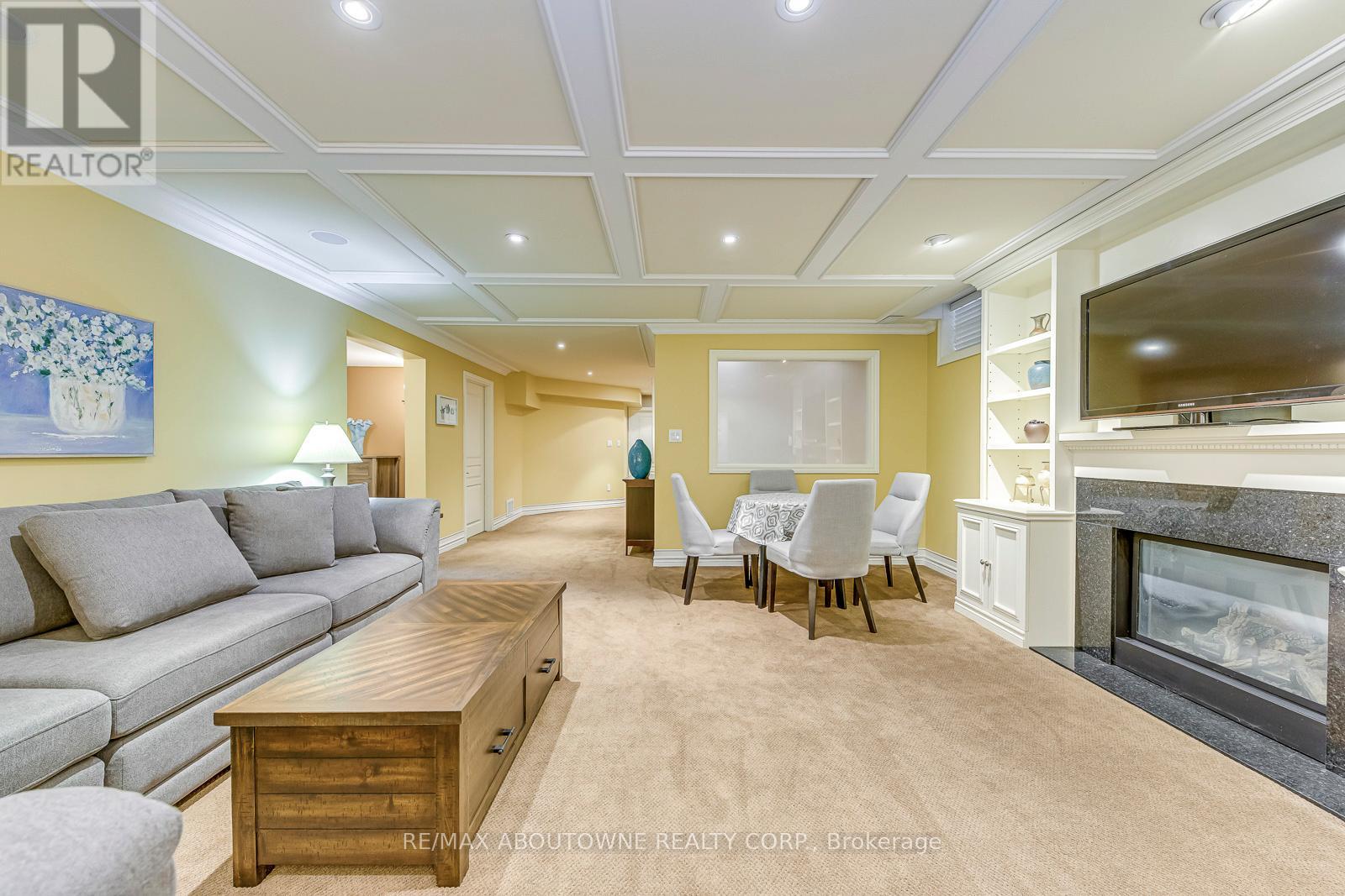 2353 Kwinter Road, Oakville, Ontario  L6M 0H3 - Photo 41 - W12278247