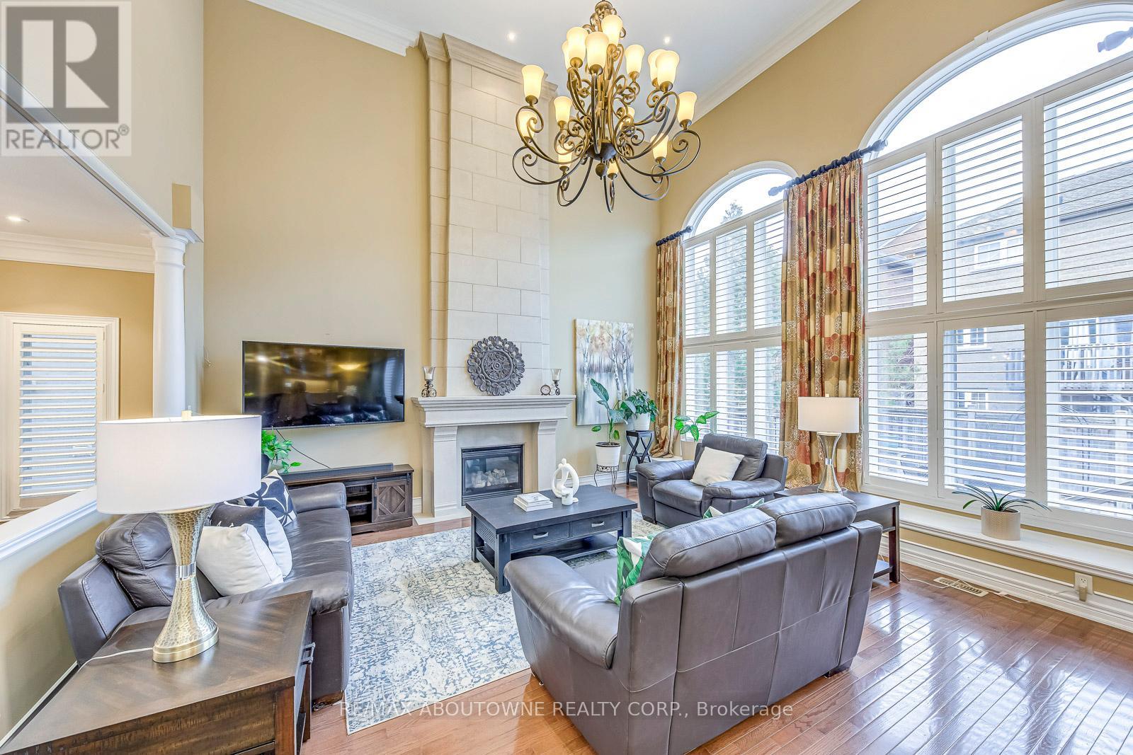 2353 Kwinter Road, Oakville, Ontario  L6M 0H3 - Photo 6 - W12278247