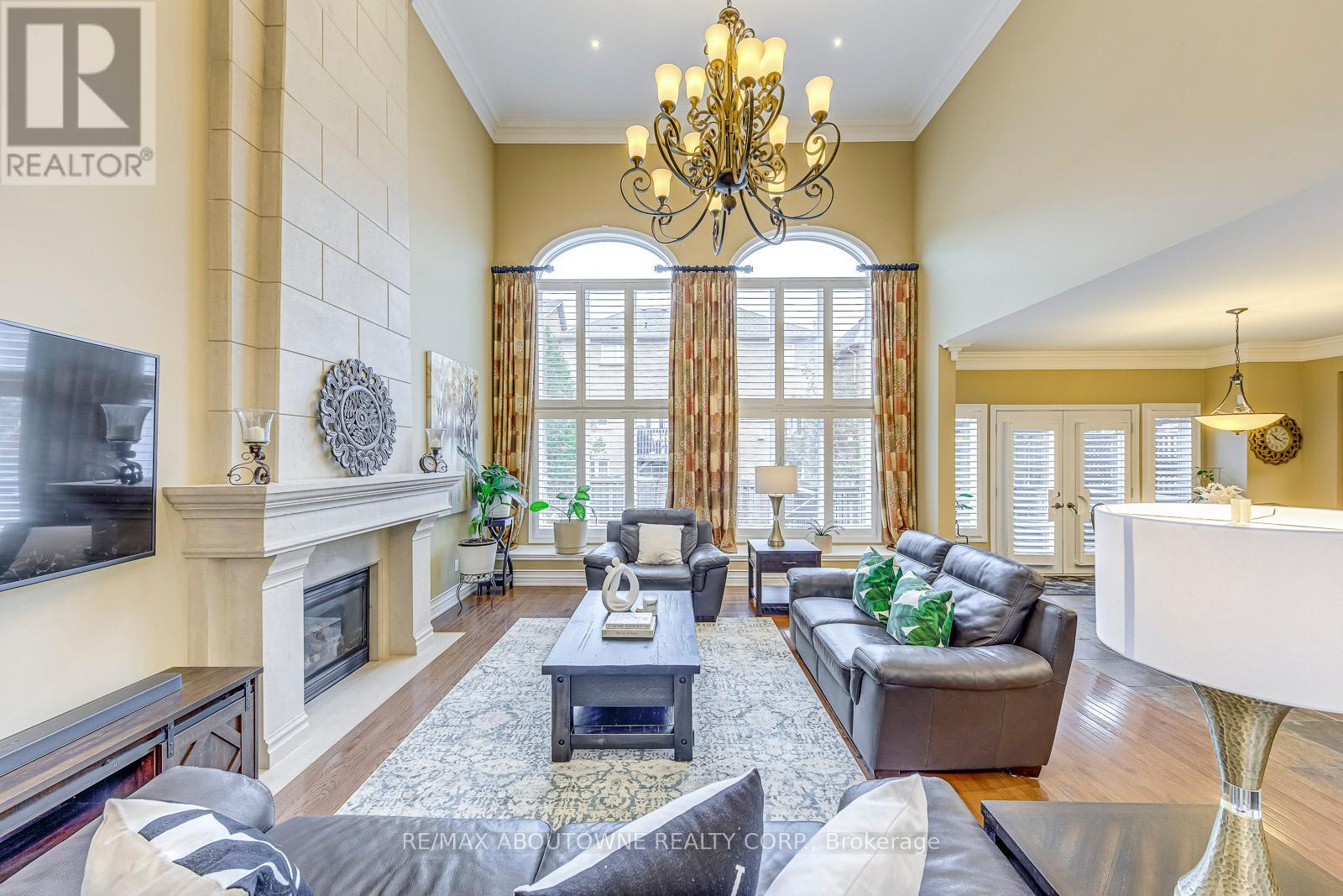 2353 Kwinter Road, Oakville, Ontario  L6M 0H3 - Photo 7 - W12278247