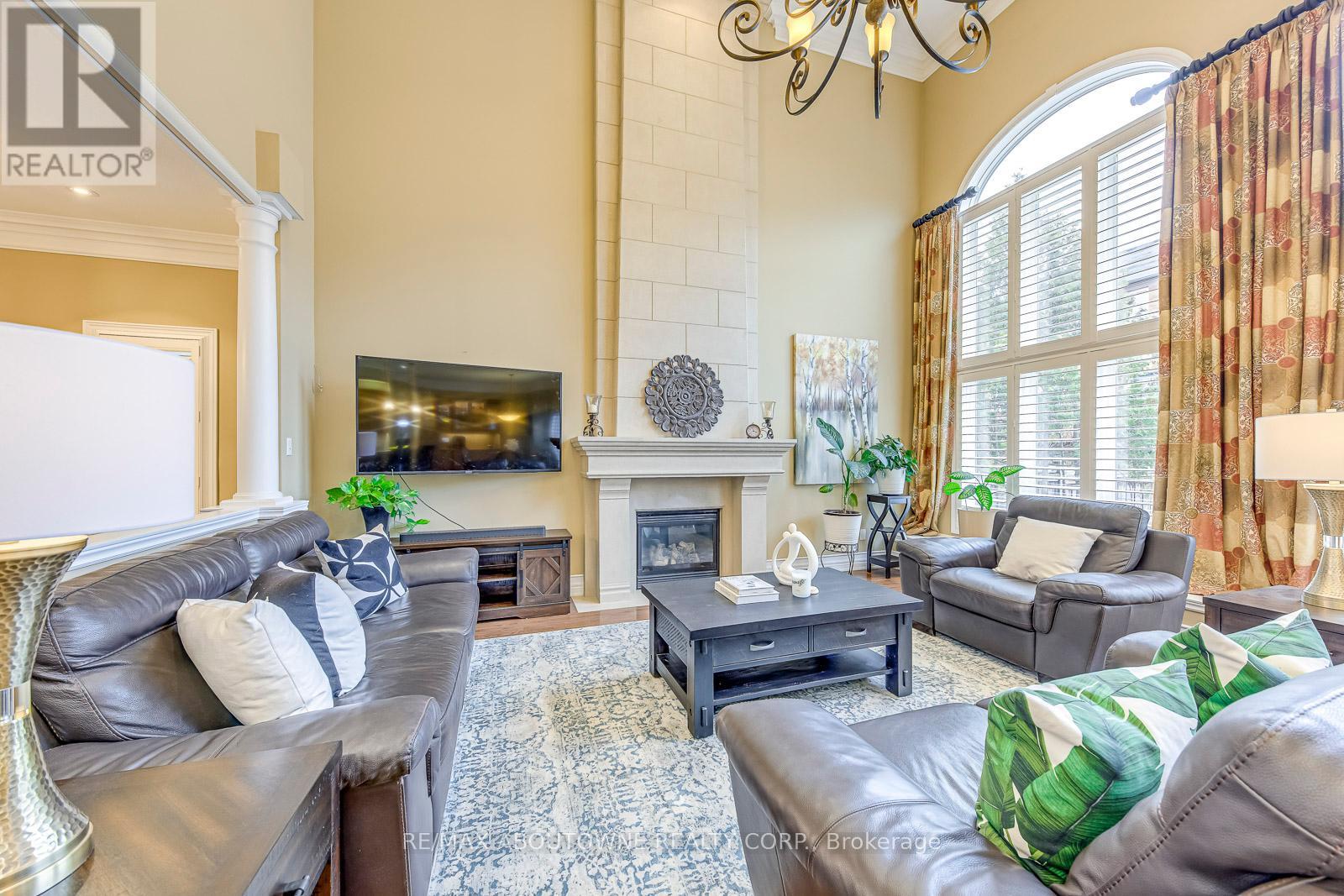 2353 Kwinter Road, Oakville, Ontario  L6M 0H3 - Photo 8 - W12278247