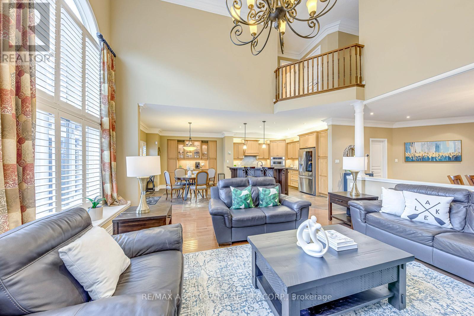 2353 Kwinter Road, Oakville, Ontario  L6M 0H3 - Photo 9 - W12278247